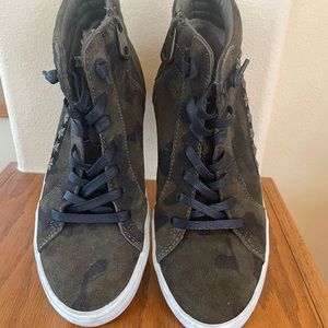 Vintage Haviana camo suede wedge sneakers size 8.5
